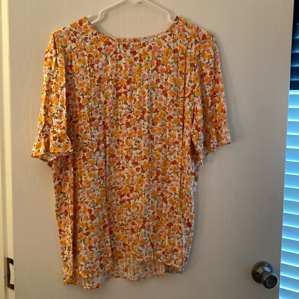 Loft medium top beautiful colors for spring and summer new without tags